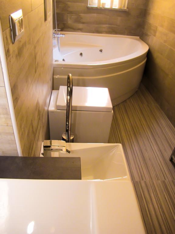Suite with Spa Bath