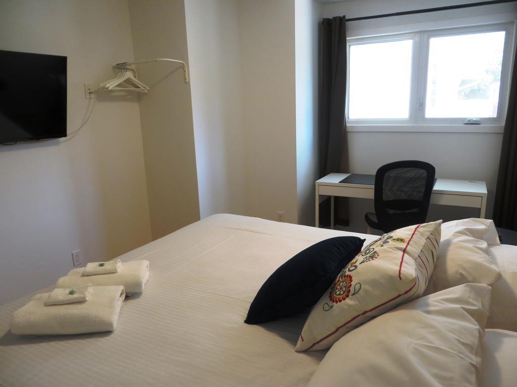 Deluxe Queen Room Private Bath