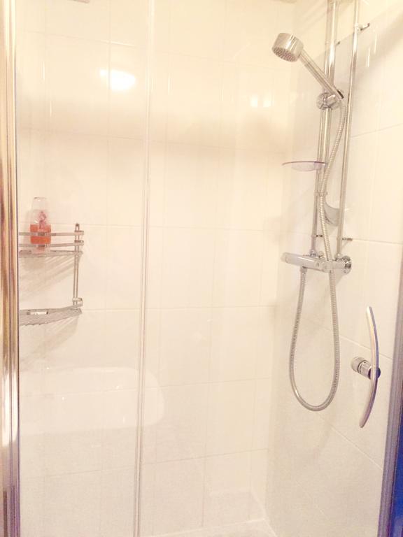 Budget Single Room with Shared Bathroom
