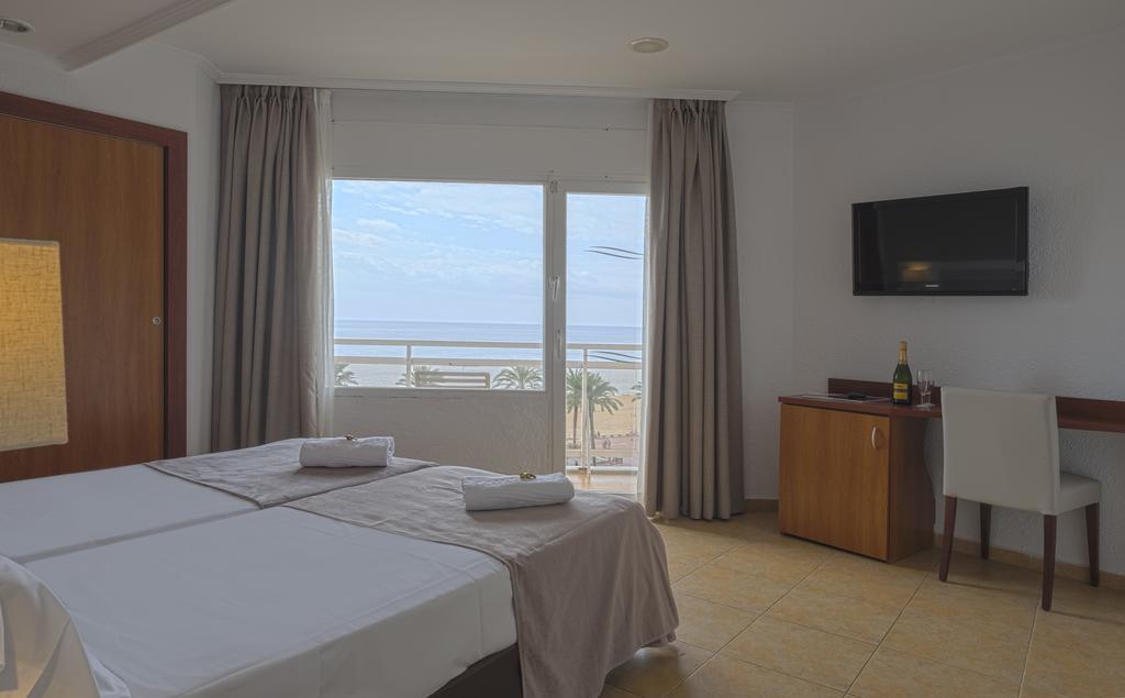 Double or Twin Room Sea View