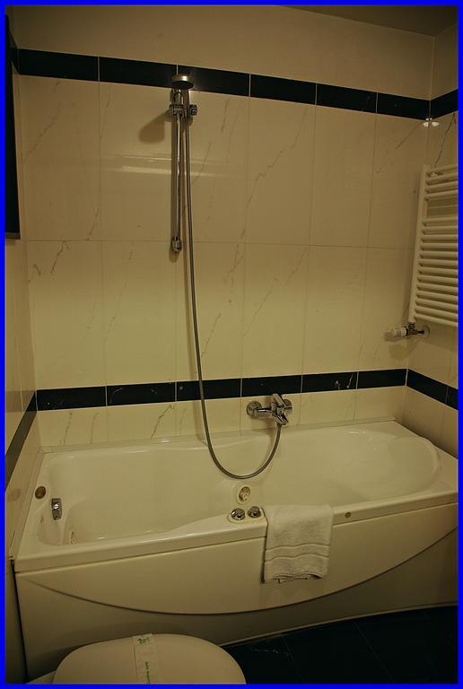 Double Room (1 Adult)