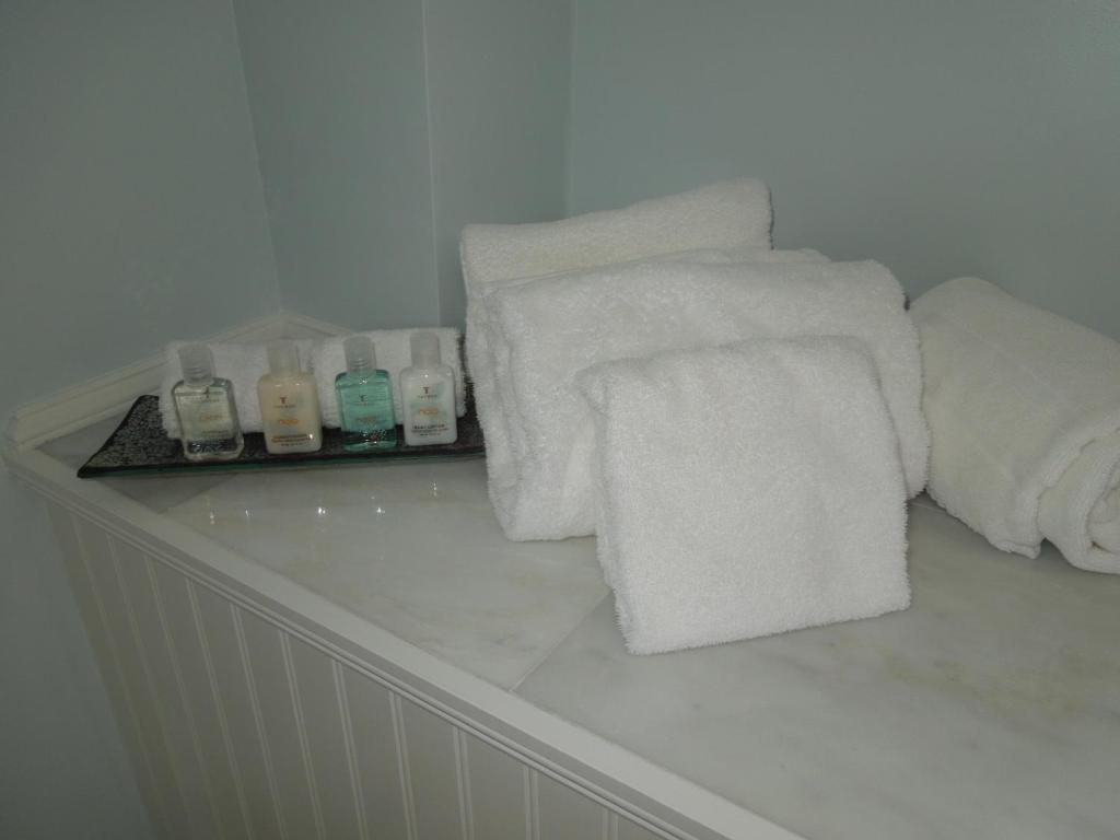 King Room with Private Bathroom,703128724:JPEG