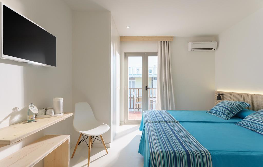 Double or Twin Room Balcony & Sea View