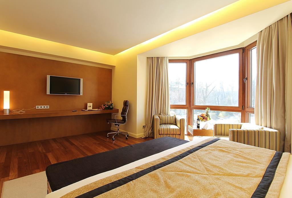 Deluxe Zimmer mit Kingsize-Bett