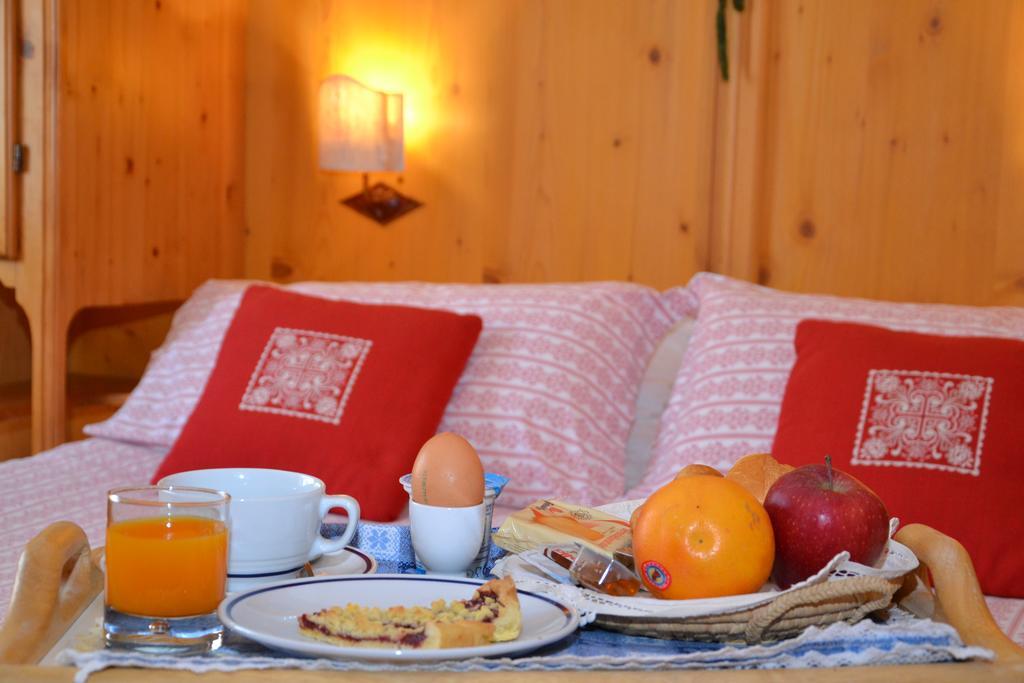 Doppel- oder Zweibettzimmer