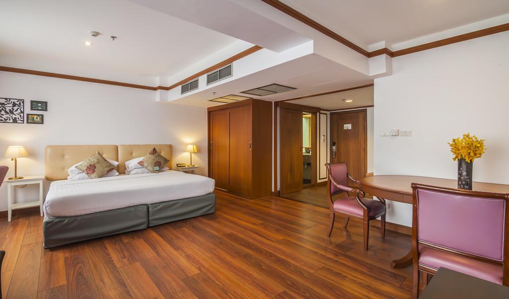 Deluxe Plus Suite