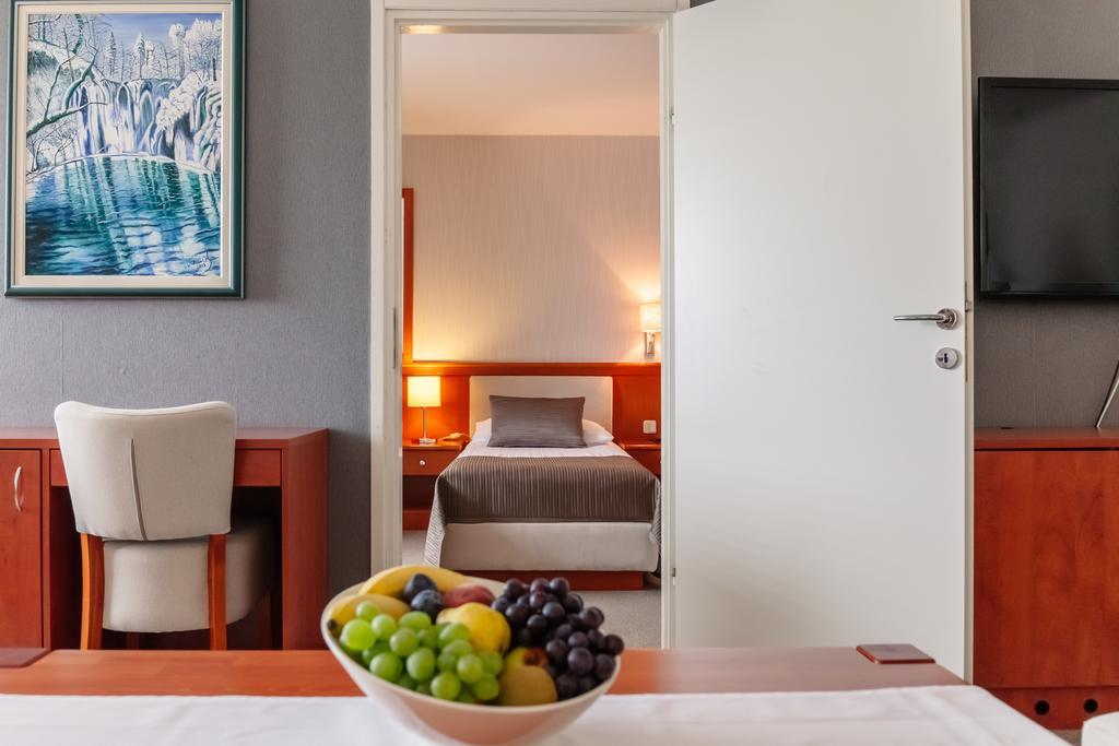 Superior Suite, Lake side