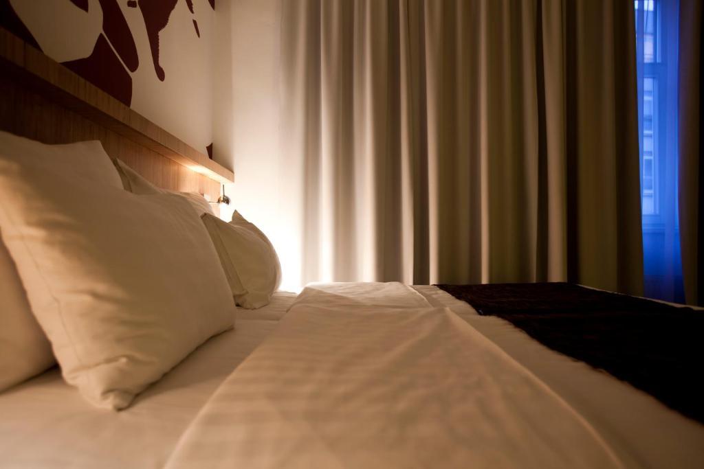 Quarto com Cama de Casal ou 2 de Solteiro e Banheiro Privativo Externo