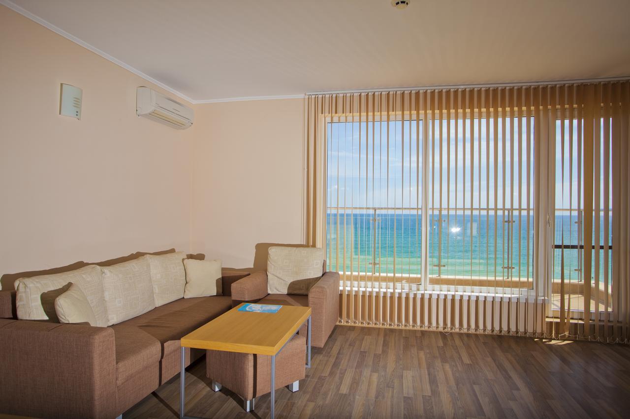 One-Bedroom Apartment Sea View