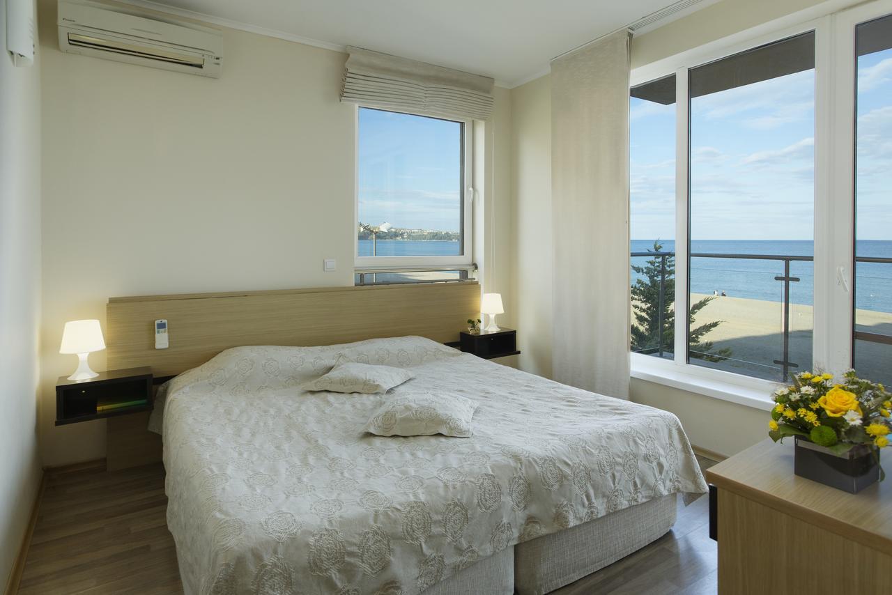 One-Bedroom Apartment Sea View
