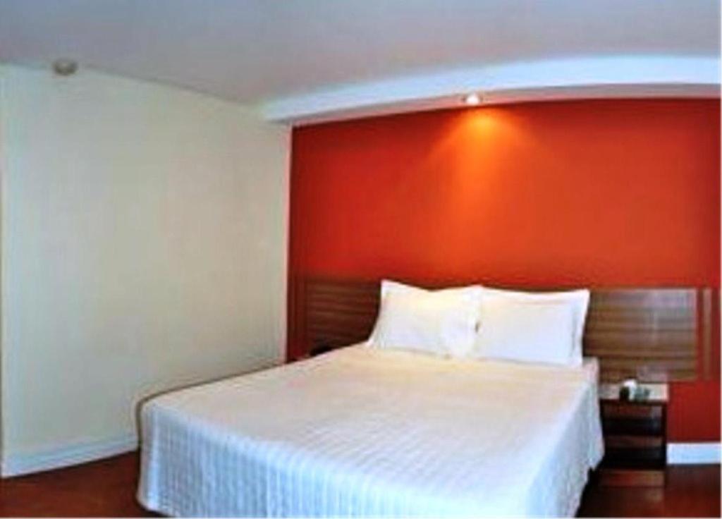 Quarto com Cama de Casal ou 2 de Solteiro
