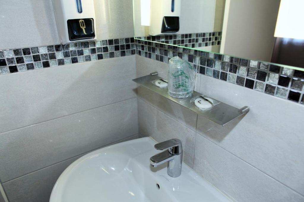 Triple Room Bath or Shower