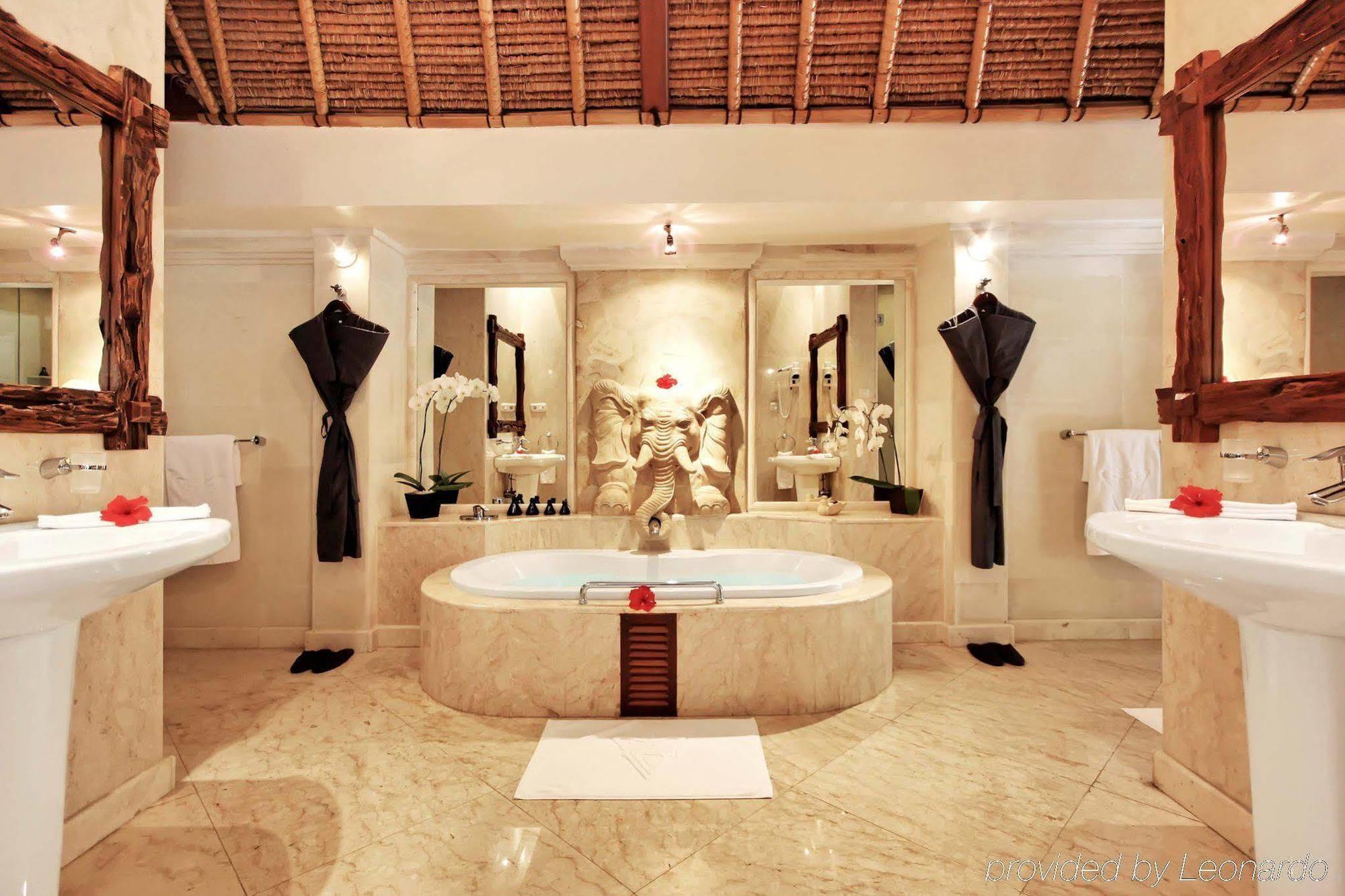 Poolvilla Elephant