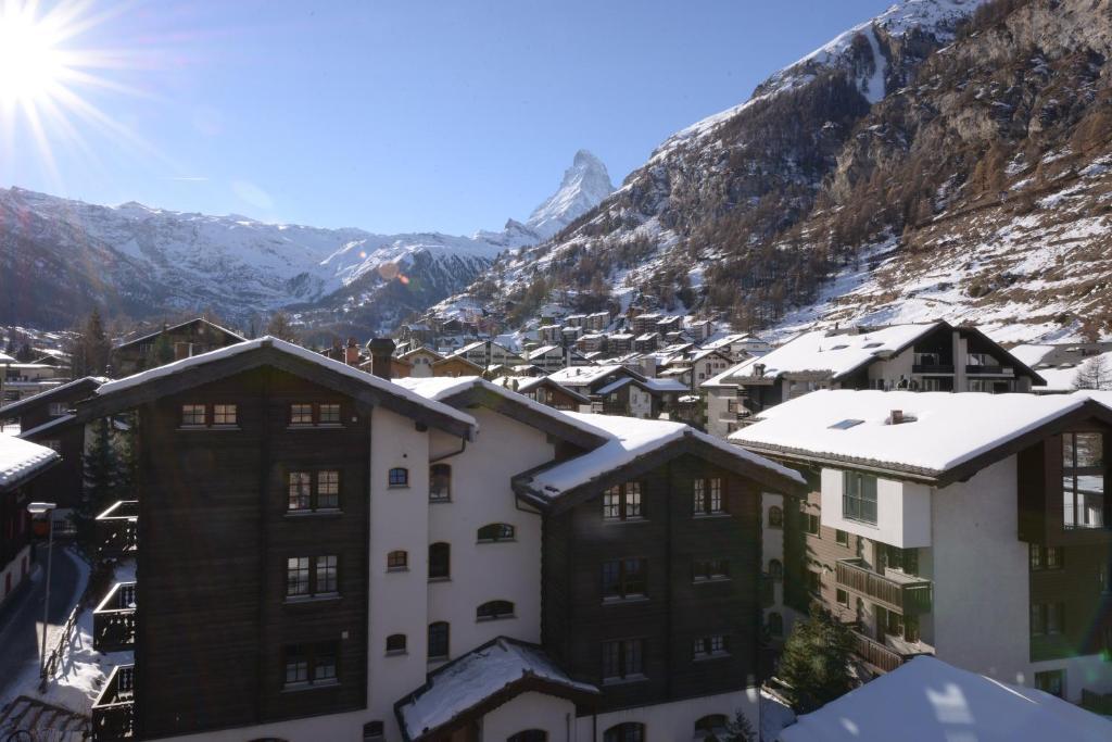 Habitación Doble Deluxe con balcón y vistas al Matterhorn