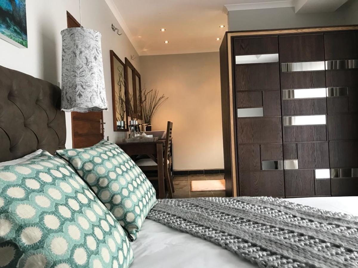 Kamer met Queensize Bed en Balkon