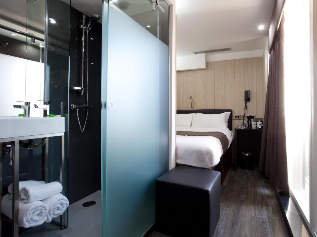 Queen Room,323232823:JPEG