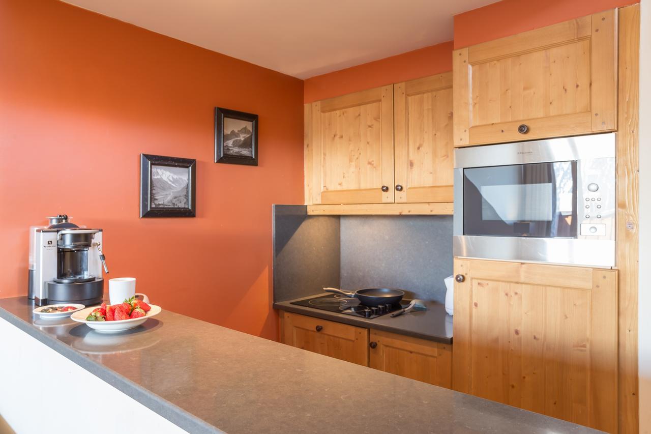 Three-Bedroom Apartment Balcony Mountain View