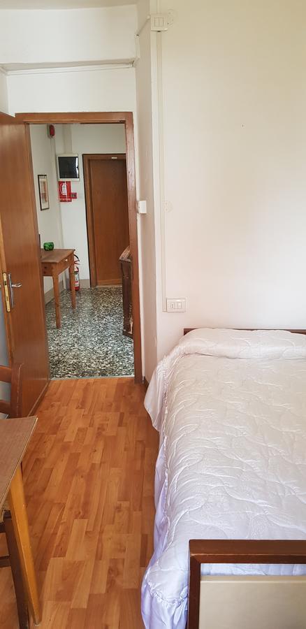 Standaard Eenpersoonskamer met Gedeelde Badkamer