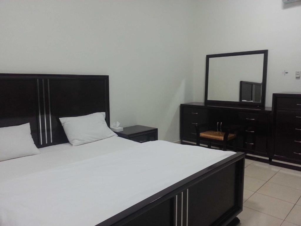 Deluxe One-Bedroom Apartment