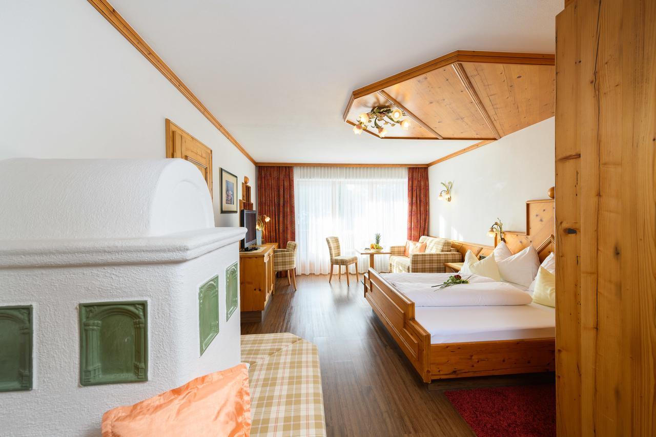 Deluxe Double Room with Balcony,830950919:JPEG