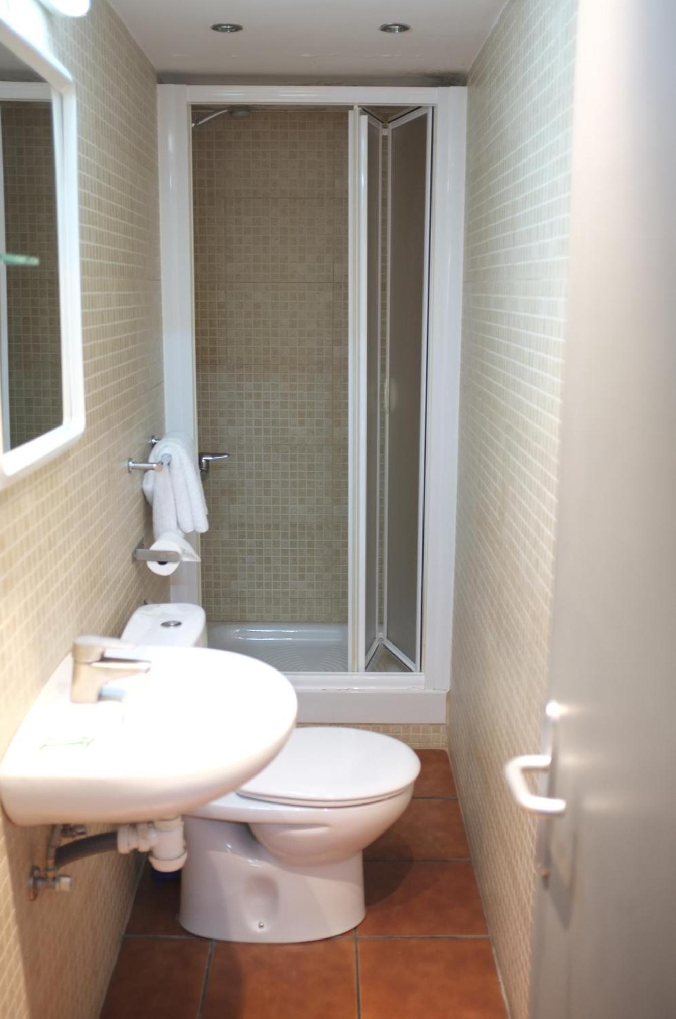 Double or Twin Room Private Bathroom,64262797:JPEG