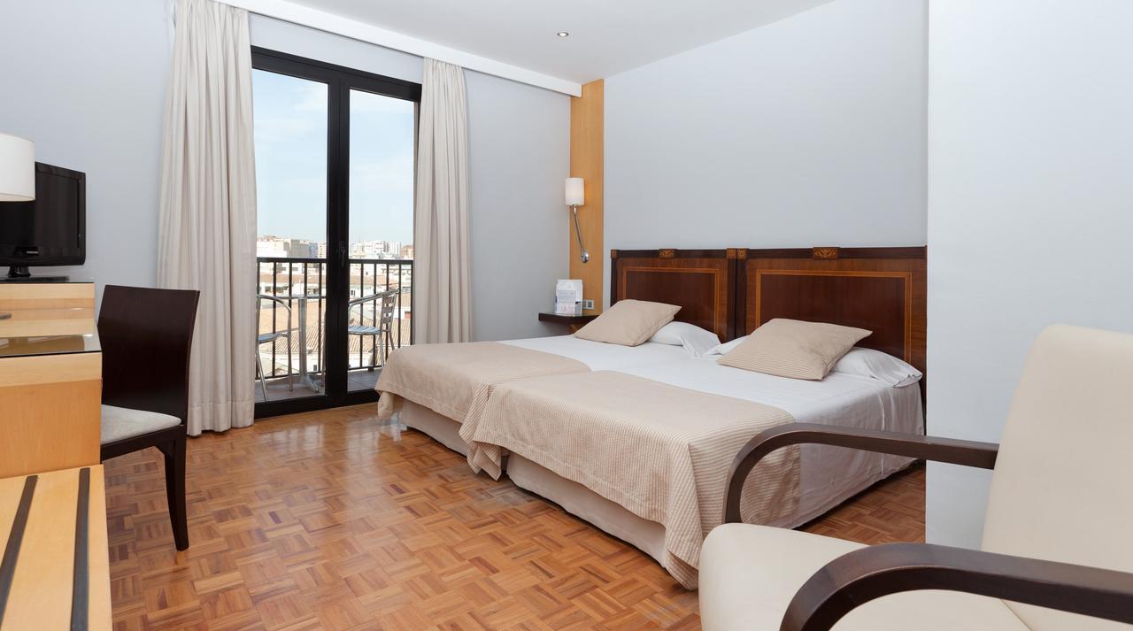 Quarto com 2 Camas de Solteiro