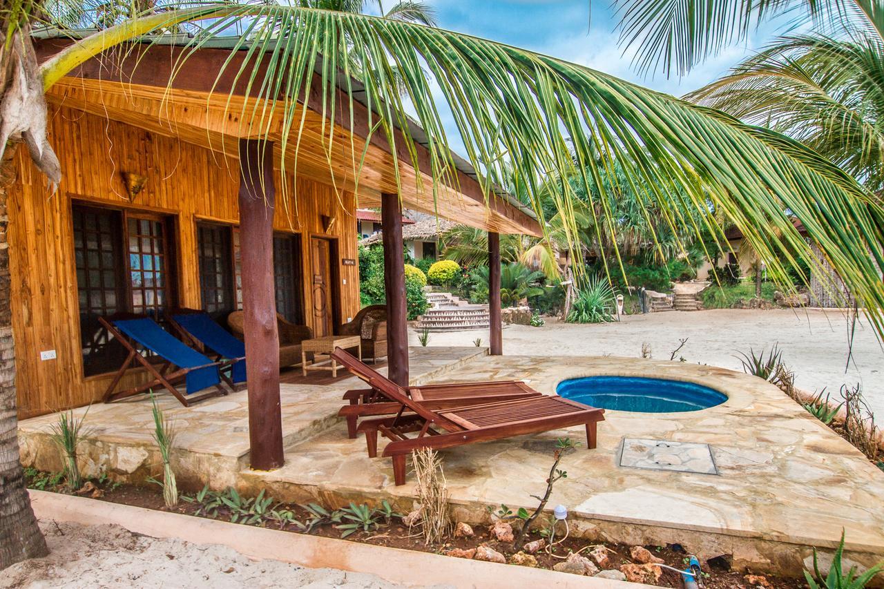 Pool Bungalow