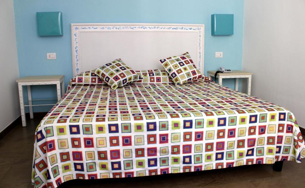 Double or Twin Room - Single Use
