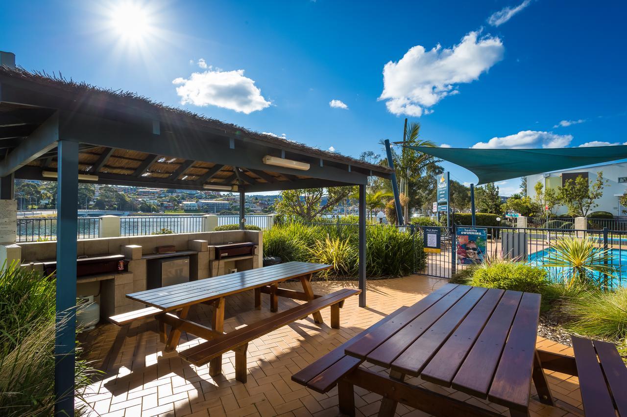 Three-Bedroom Apartment with Lake View