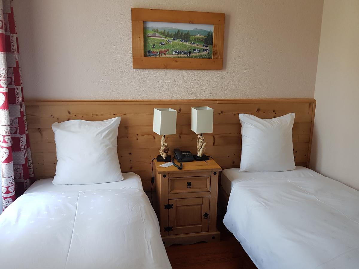 Tweepersoonskamer met 2 Aparte Bedden