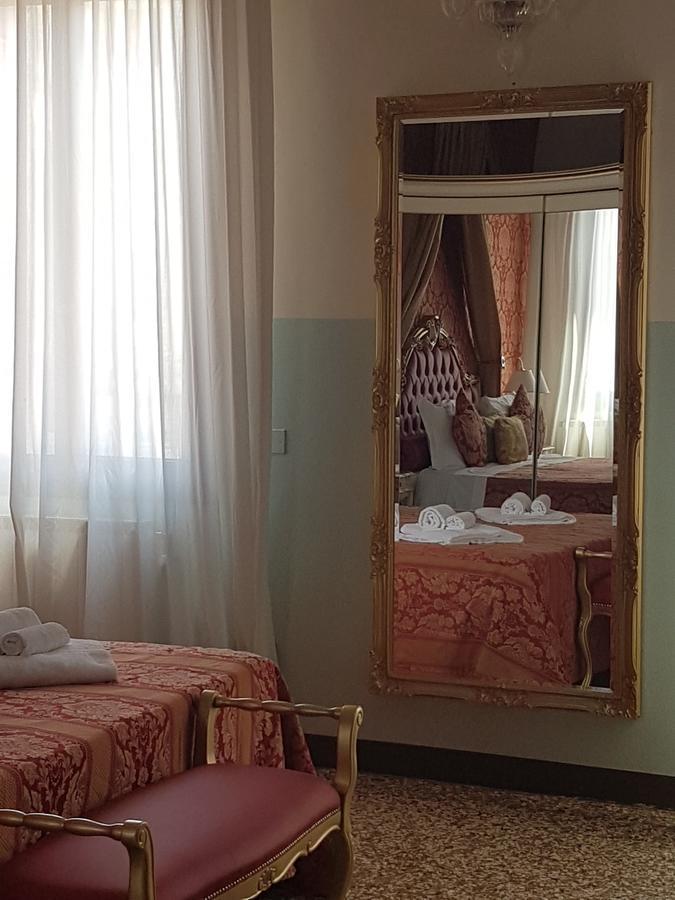 Suite de Luxe « Giacomo Casanova » - Vue sur Campo Santo Stefano