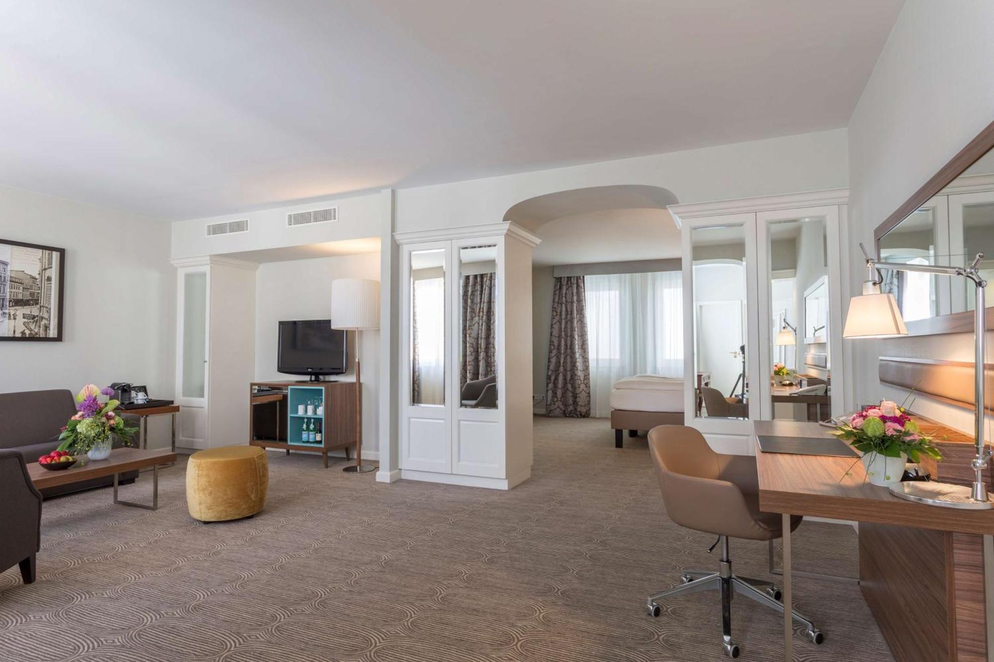 Junior Suite,689421795:JPEG