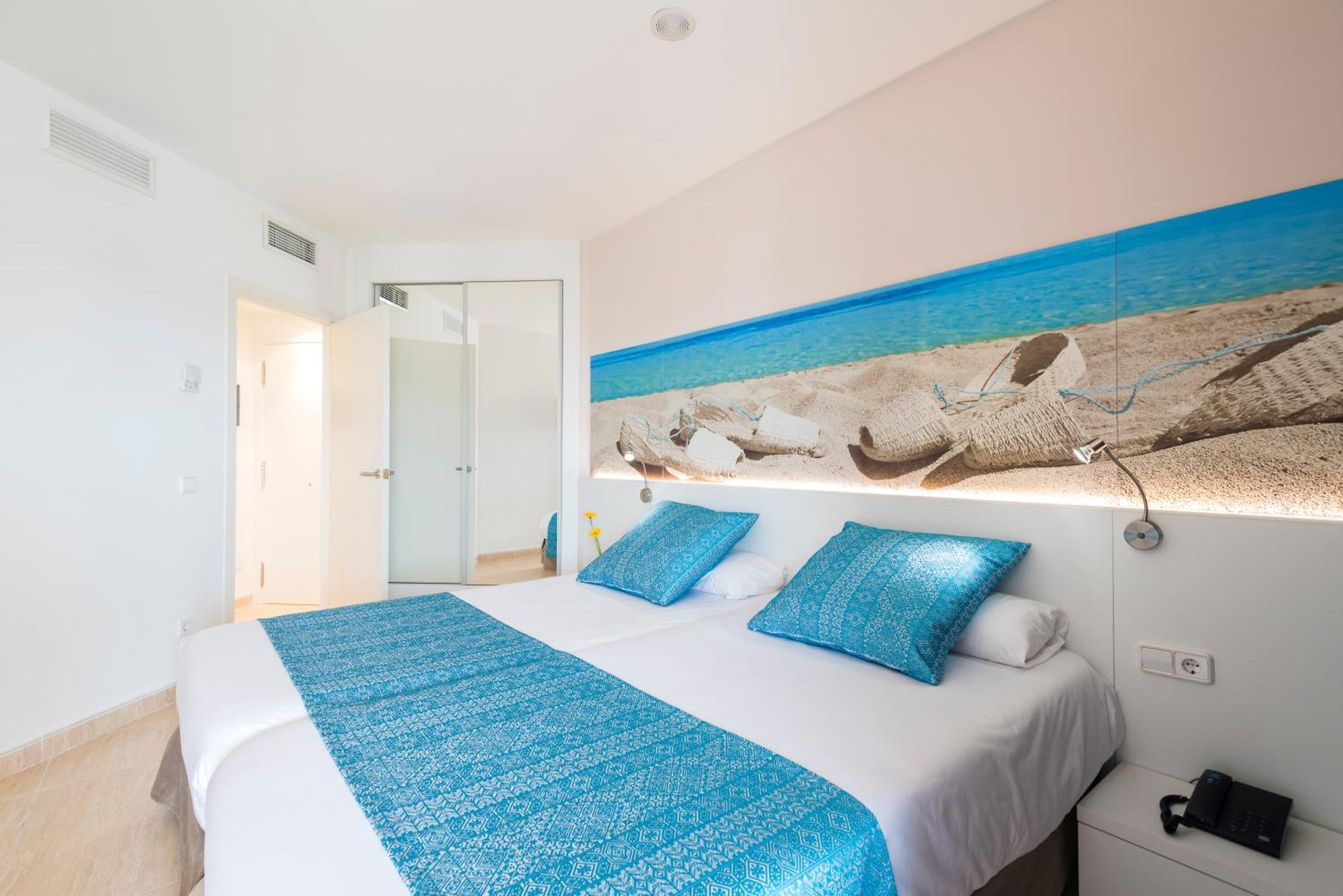 Apartamento con 1 dormitorio, vistas al jardín y acceso directo a la piscina