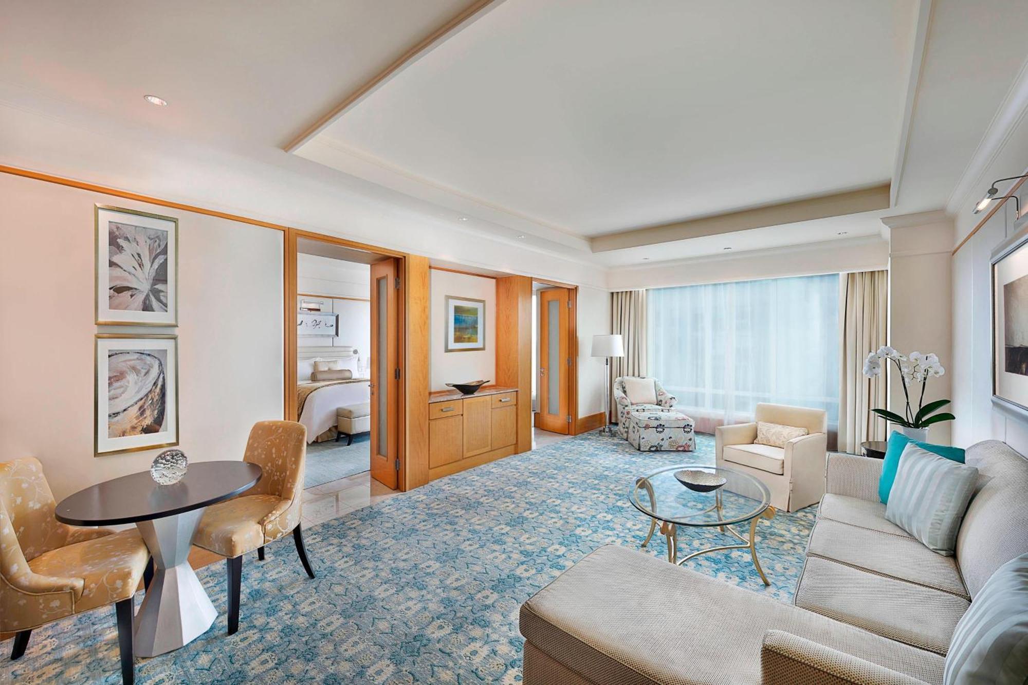 Executive Suite One King Bed Non Smoking,702661135:JPEG