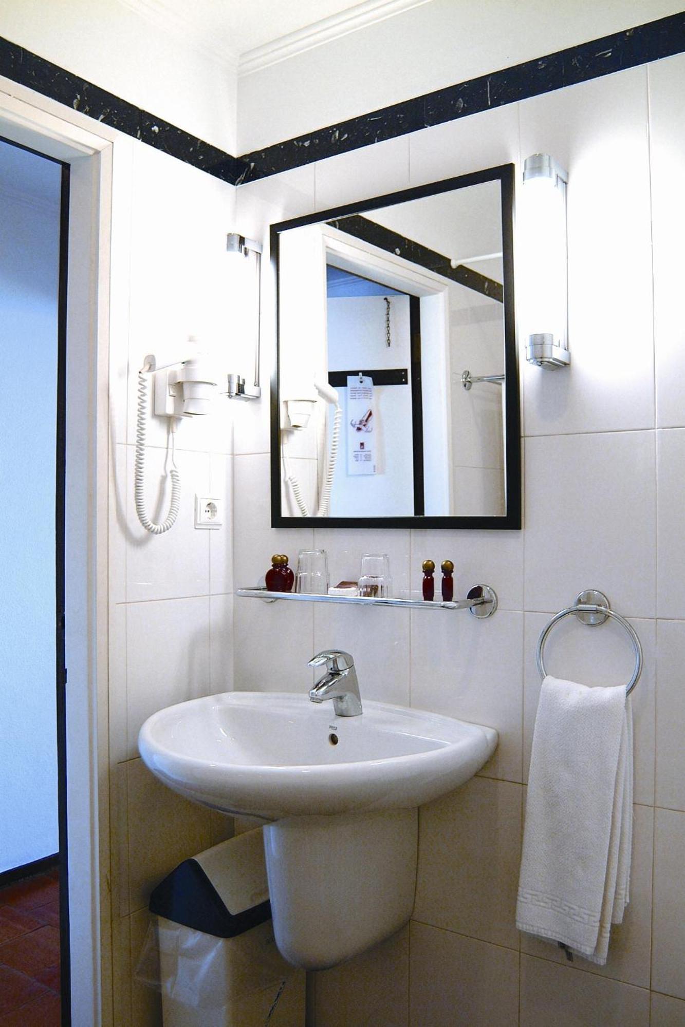 Doppel-/Zweibettzimmer mit Zustellbett