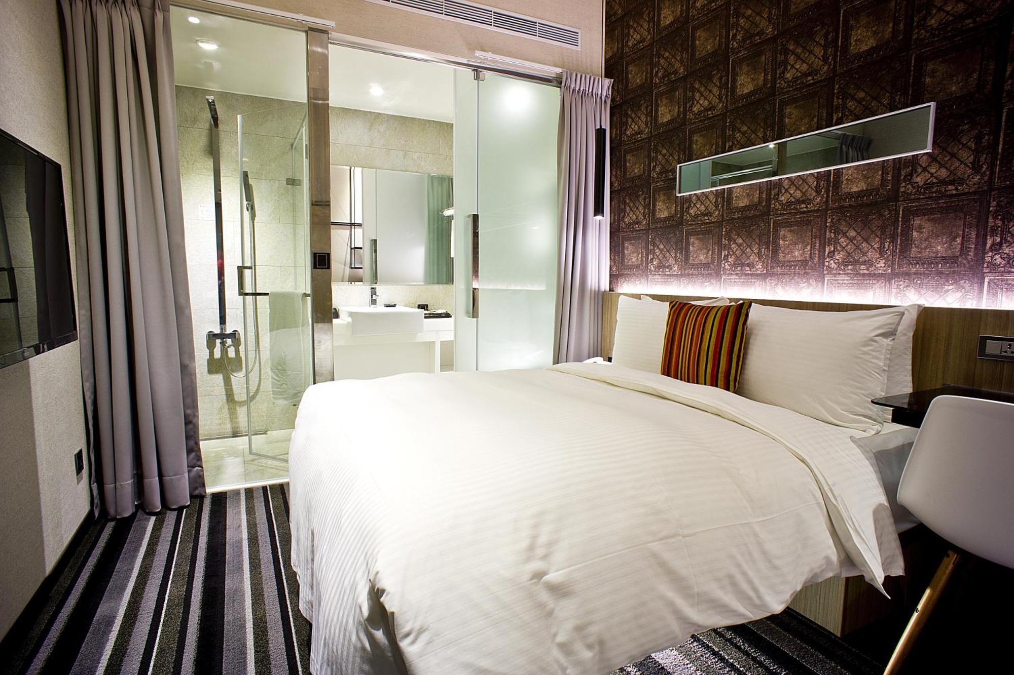 Standard Double Room-Non-Smoking,707273206:JPEG