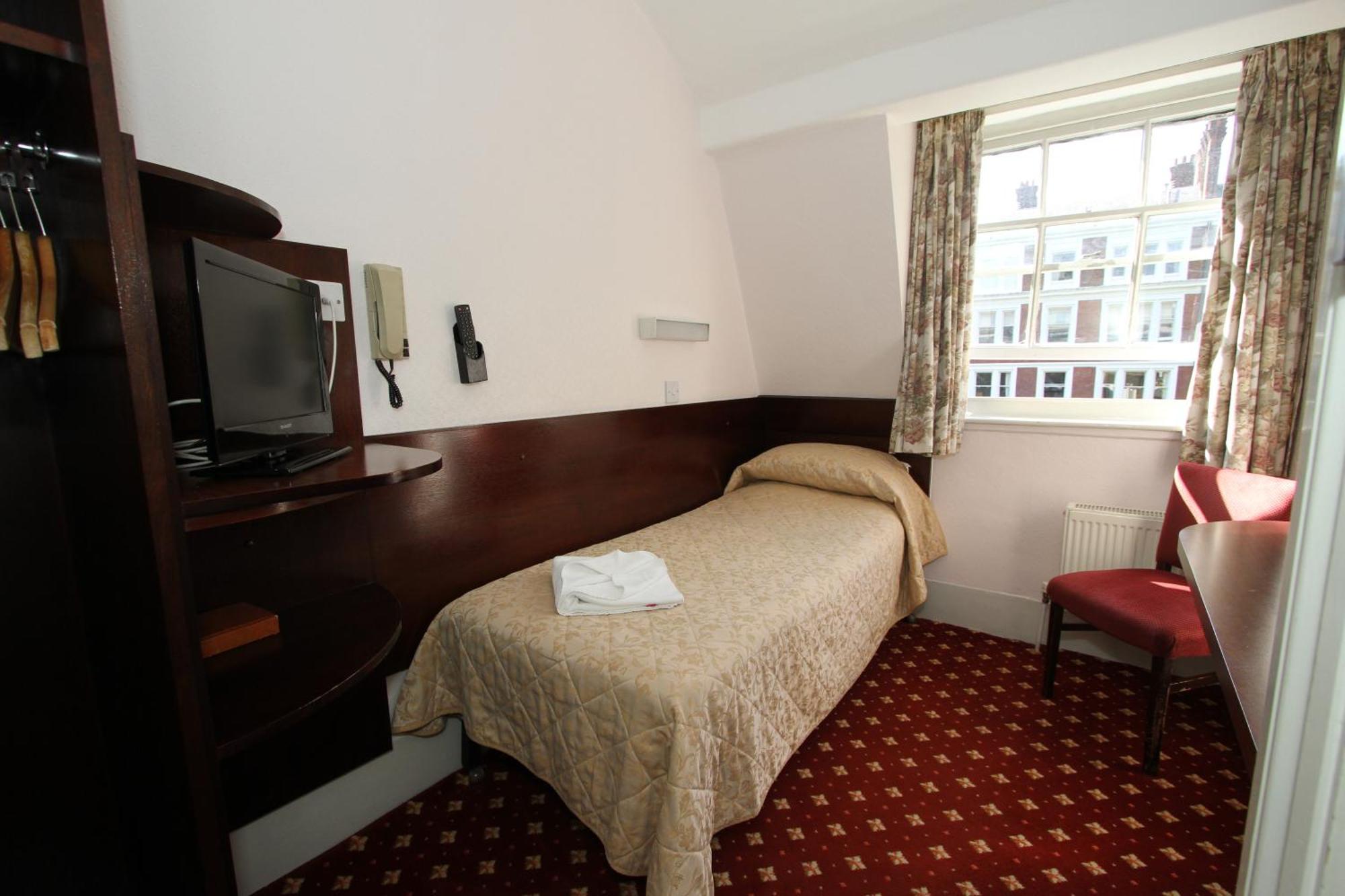 Single Room with Shared Bathroom