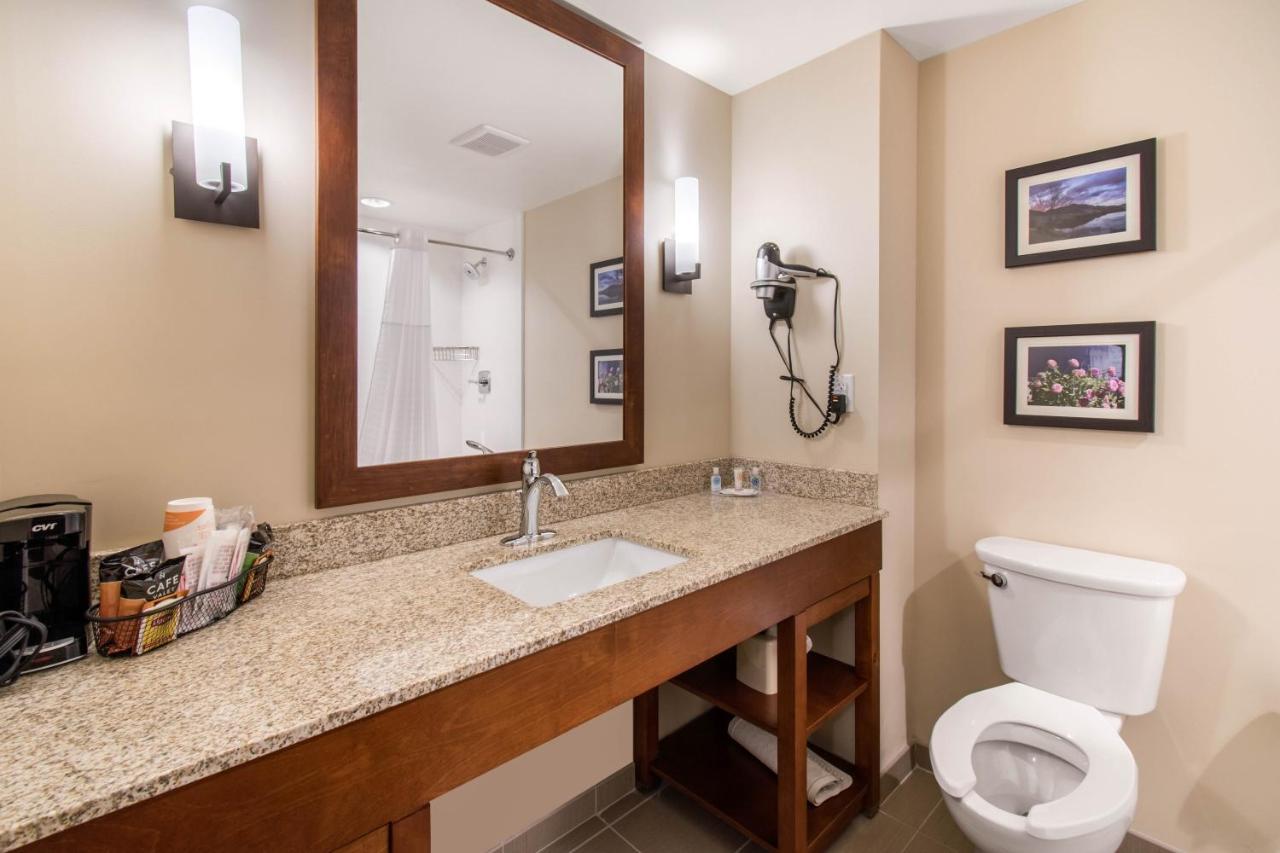 King Suite with Spa Bath - Non-Smoking,724453162:JPEG