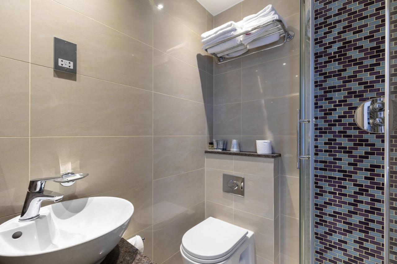 Petite Double Room