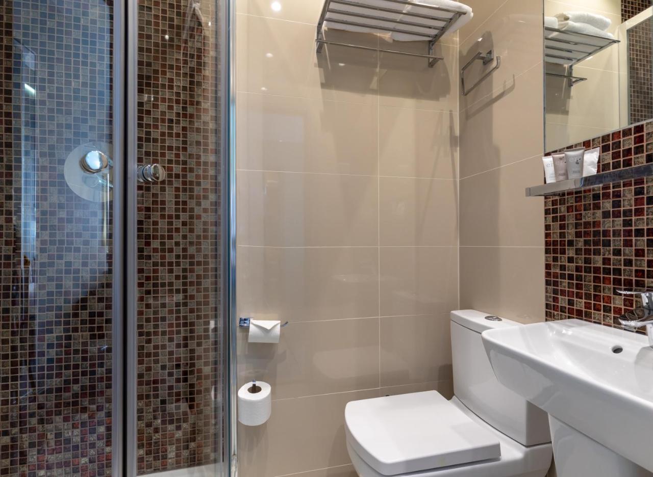 Petite Double Room