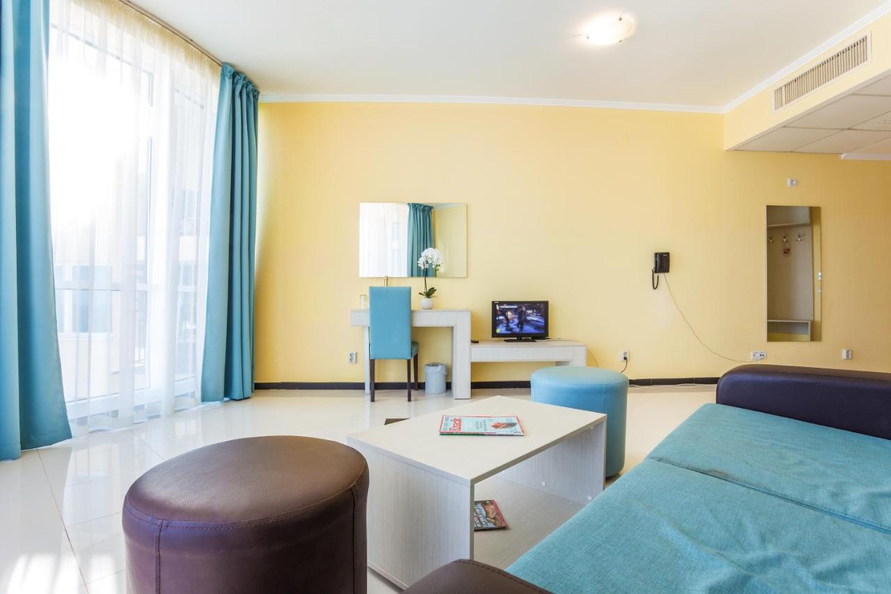 One-Bedroom Suite,737080654:JPEG