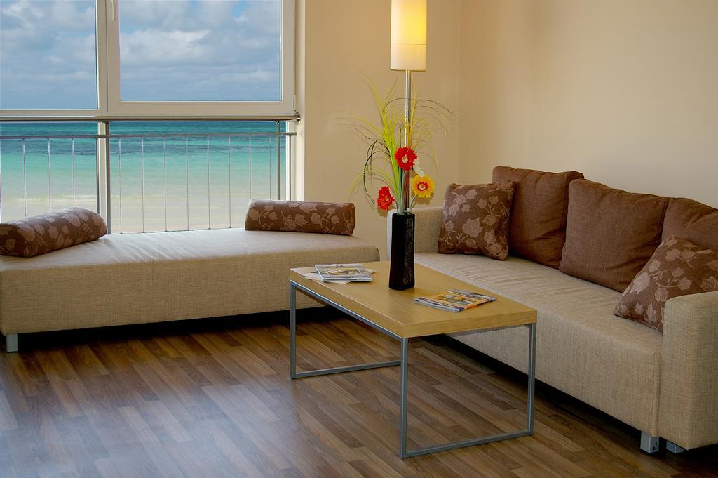 One-Bedroom Apartment Sea View