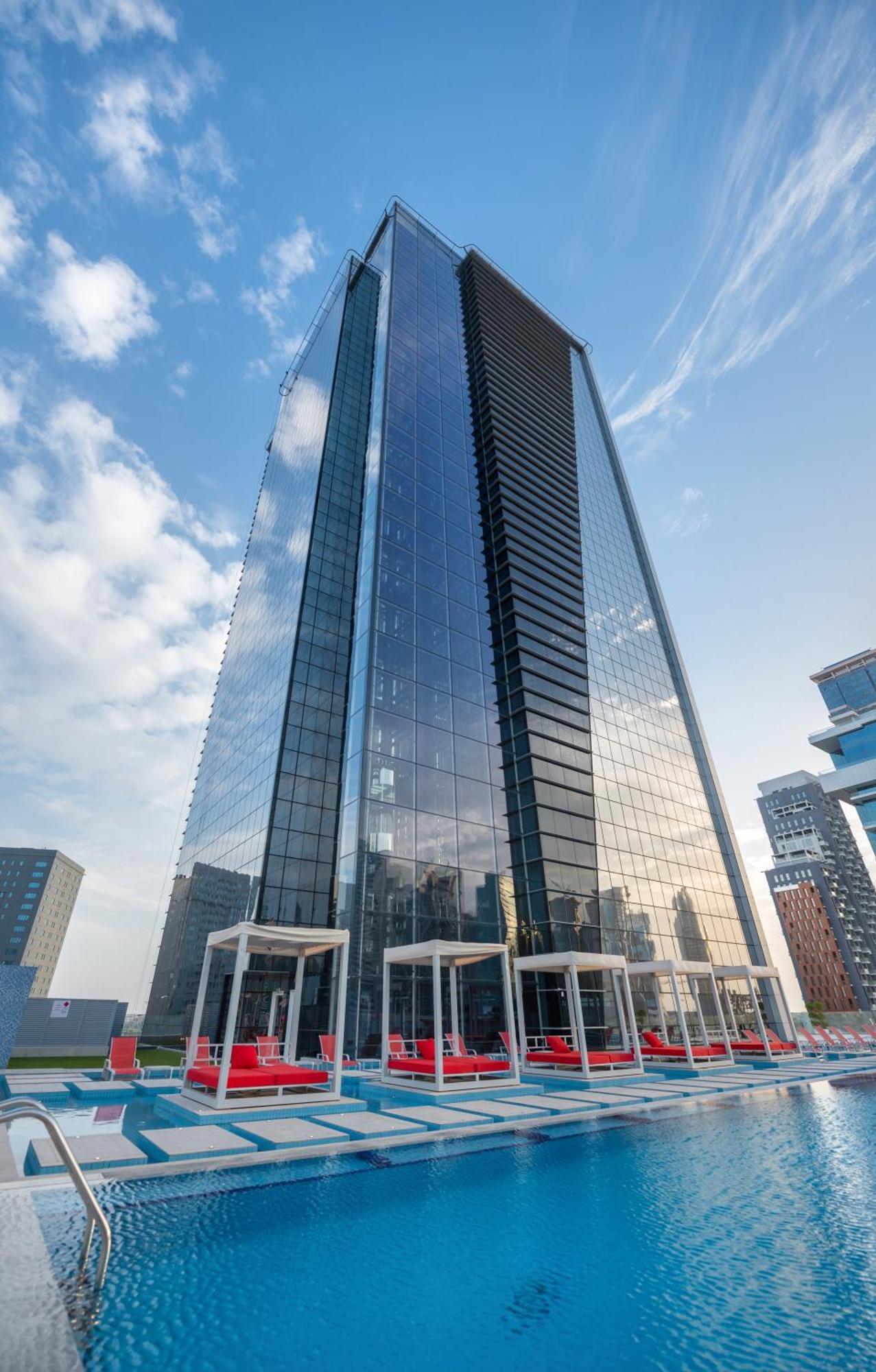 Deluxe Zimmer mit seitlichem Kanalblick und kostenfreiem Zugang zum hoteleigenen Strand auf Palm Jumeirah