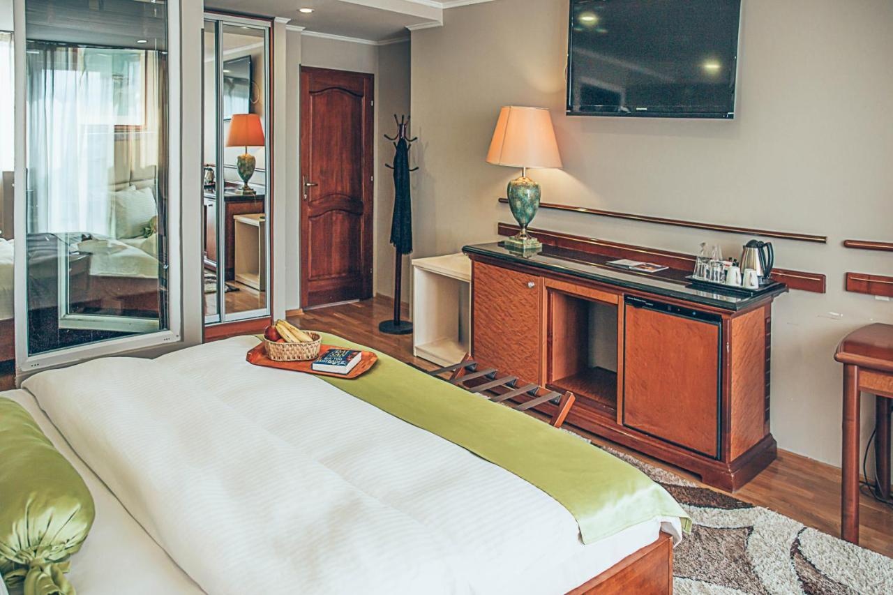 Superior Double Room Balcony City View