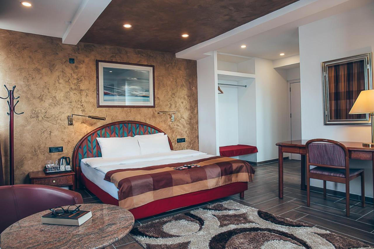 Superior Double Room Bath Balcony City View