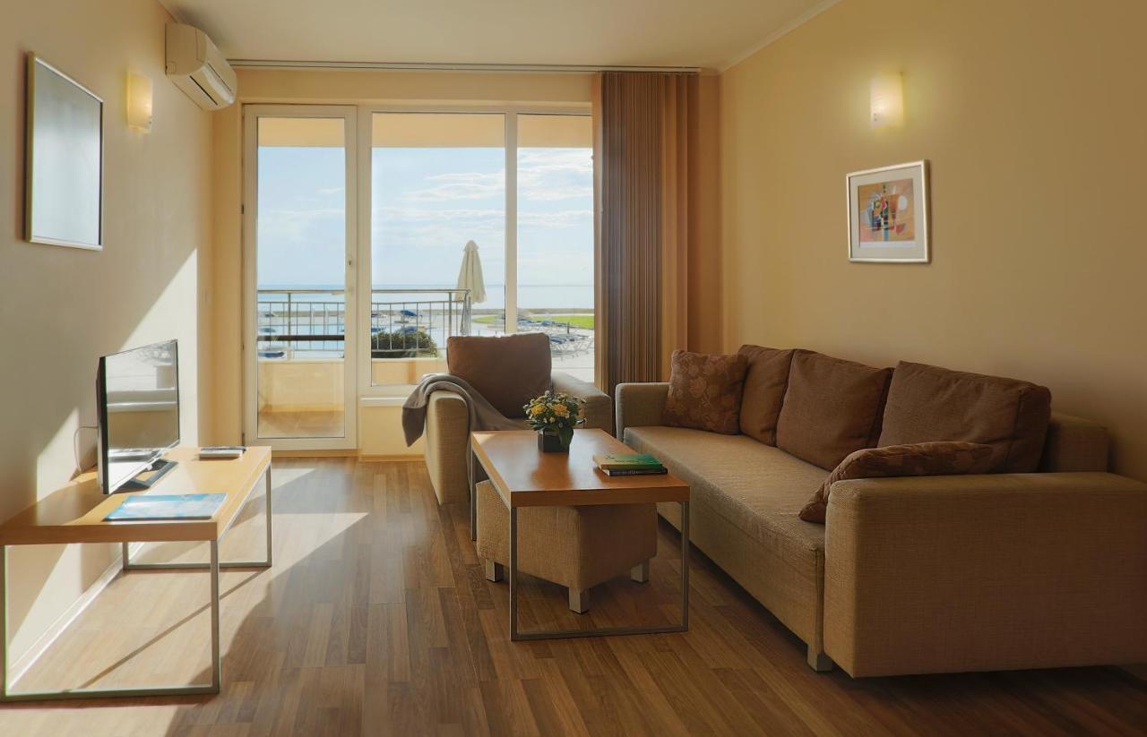 One-Bedroom Apartment Pool View