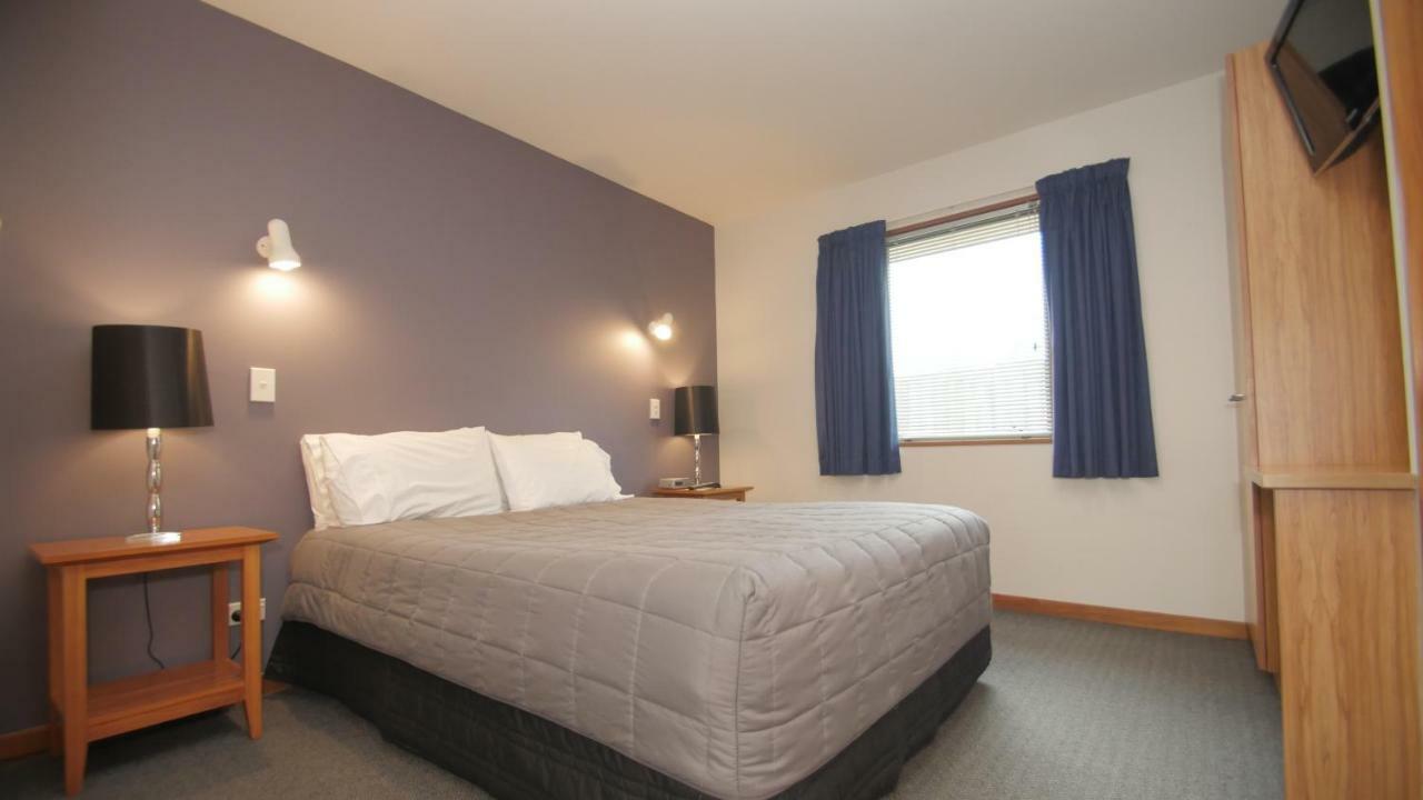Executive One-Bedroom Apartment,698374758:JPEG