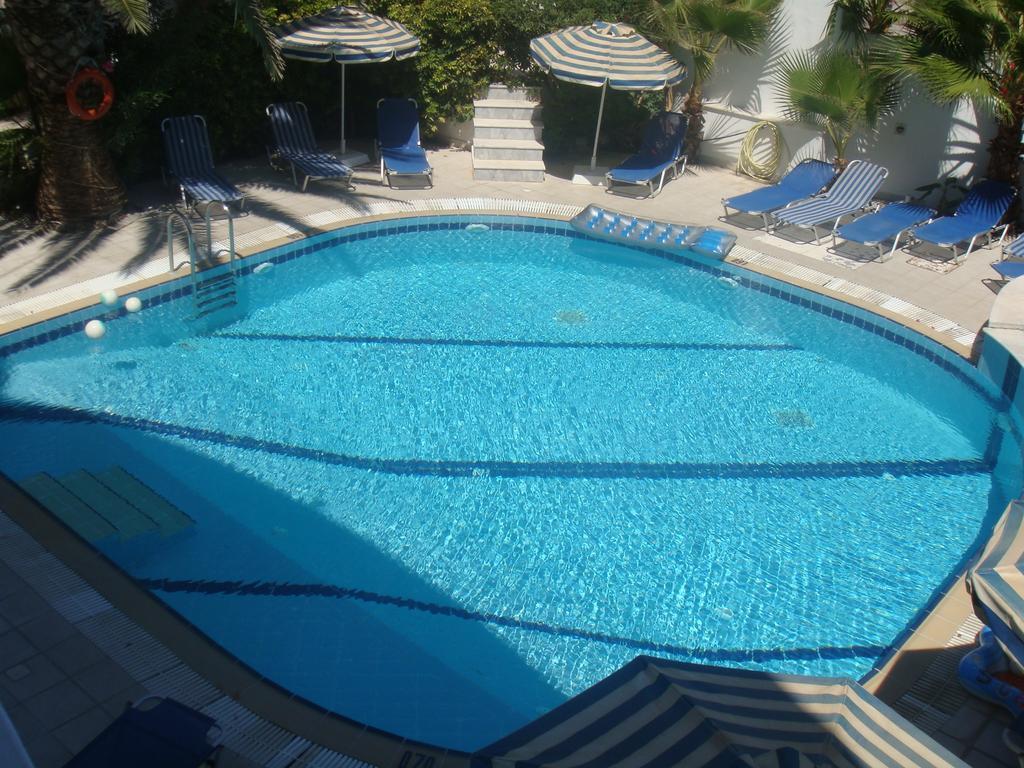 Monolocale con Vista Piscina (3 Adulti)