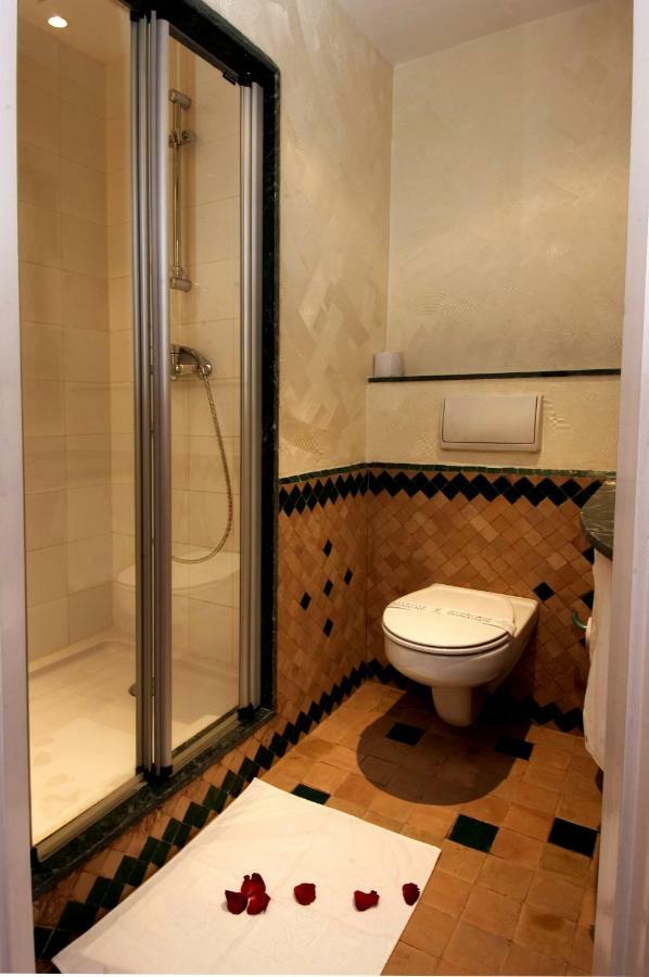 Standard Twin Room with Mountain View