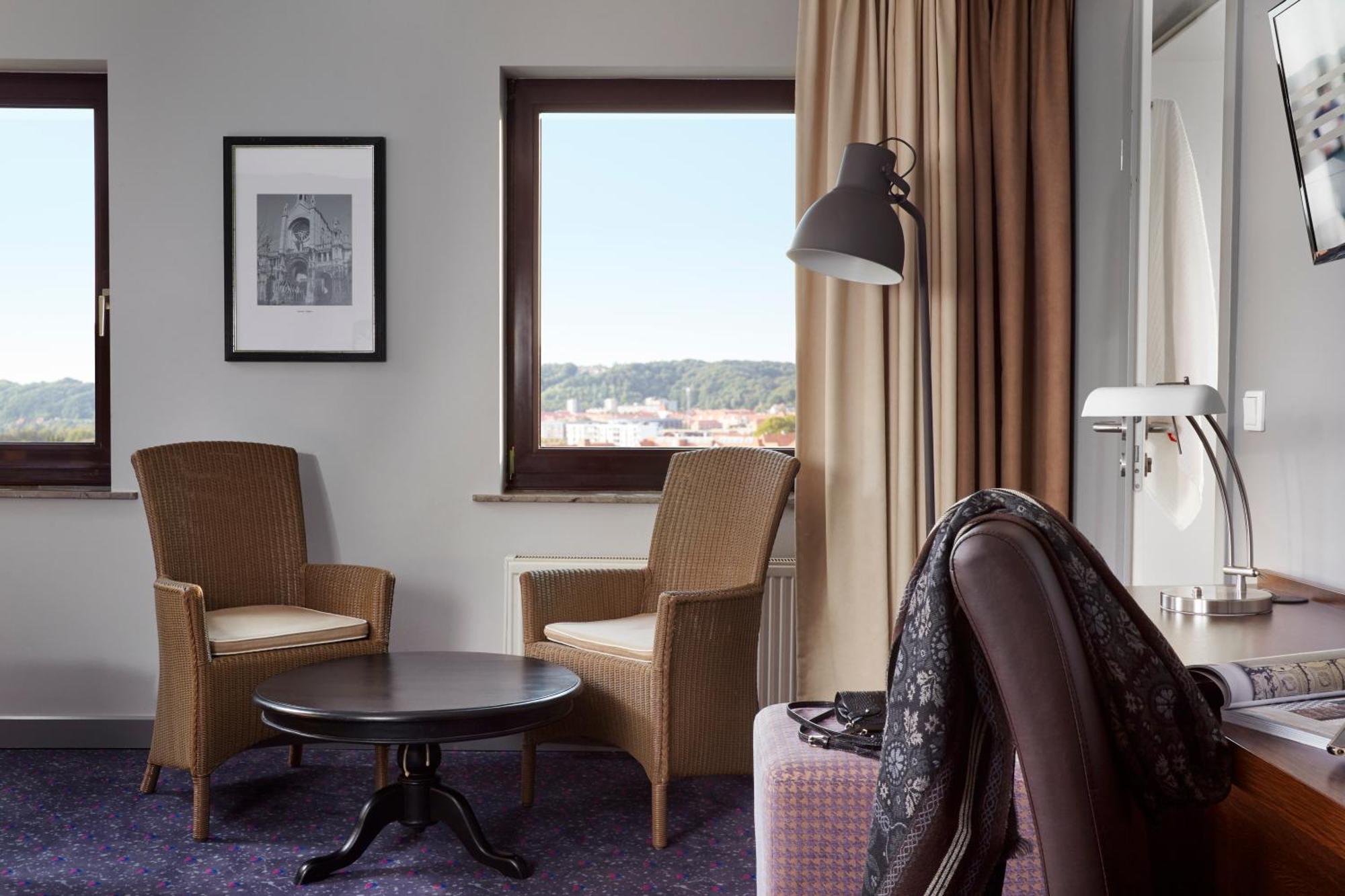 Admiral Room